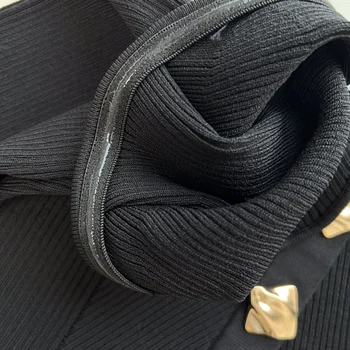Монтиране пуловер с златисти копчета от смес от вискоза в рубчик черен цвят